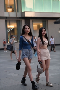 【精选街拍】Vol.2598 牛仔短裤皮靴靓妹 [110P-2.70GB]