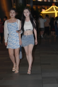 【精选街拍】Vol.2650 百搭牛仔短裤 [71P+1V-1.02GB]