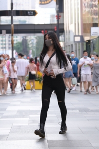 【精选街拍】Vol.2599 破洞紧身套装 [55P-1.16GB]