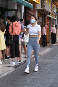 【精选街拍】Vol.2380 灰色翘臀紧身裤 [137P-3.35GB]