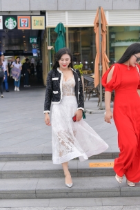 【精选街拍】Vol.2483 白色长裙白嫩凉高蕾丝美胸 [54P-793MB]