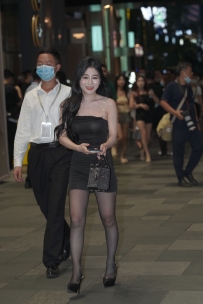 【精选街拍】Vol.3630 黑色抹胸修身裙 [84P+1V-1.11GB]