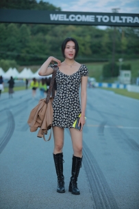 【精选街拍】Vol.2460 花色短裙黑色长裤 [35P-561MB]