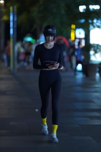 【精选街拍】Vol.2394 黑色紧身裤小蛮腰 [99P-1.57GB]