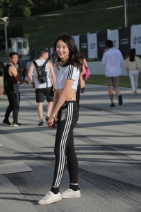 【精选街拍】Vol.2450 黑色紧身裤小蛮腰 [37P-306MB]