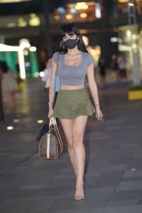 【精选街拍】Vol.2590 绿色短裙美腿美胸 [155P+1V-3.77GB]