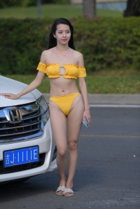 【精选街拍】Vol.2176 一始街拍作品 - 黄色泳装美女 [707P-2.92GB]